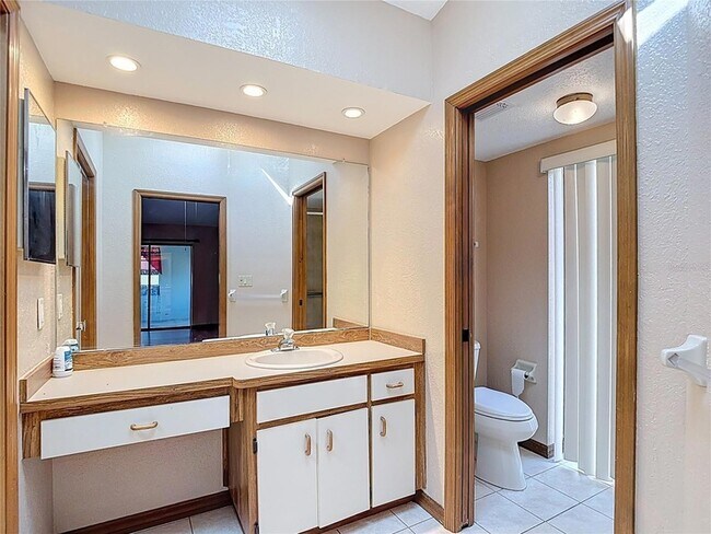 Building Photo - 5066 Woodbine St