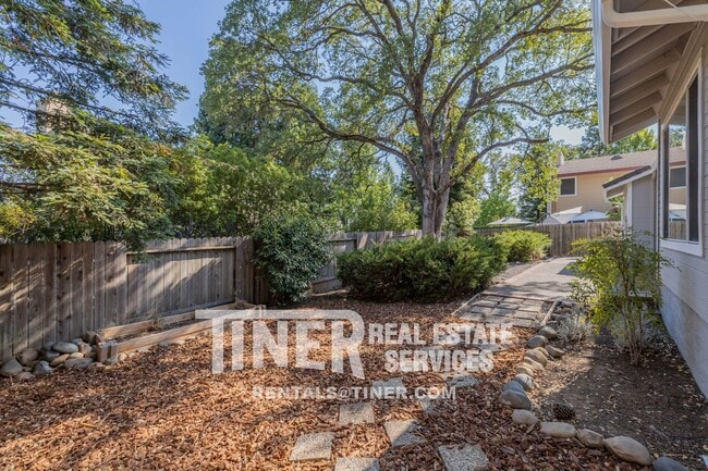 Building Photo - 180 Briggs Ranch Dr