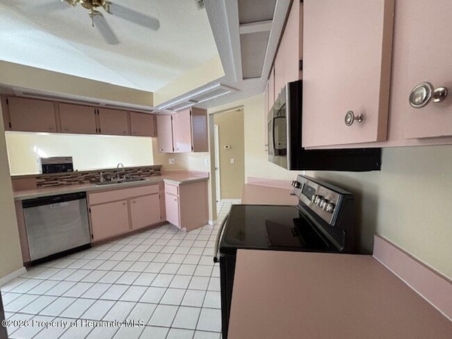 Building Photo - 10422 Henderson St