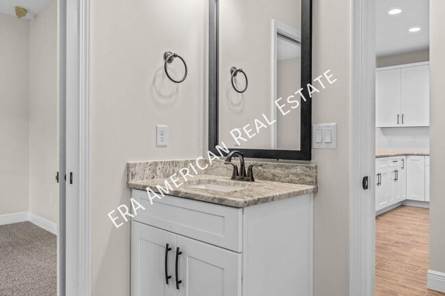 Building Photo - 727 Fairview Dr