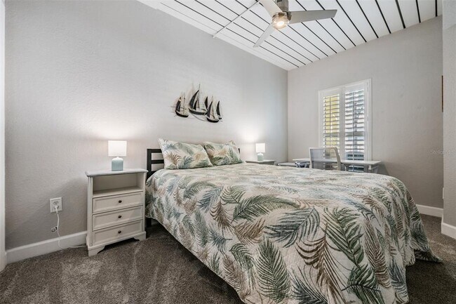 Building Photo - 2410 W Azeele St