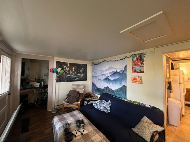 Building Photo - Studio apartment near WWU!
