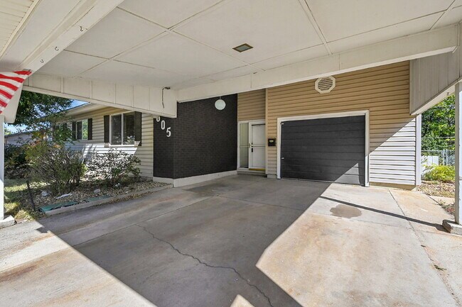 Building Photo - $2,295.00 - 3 Bedrooms, 2 Bathrooms, Singl...