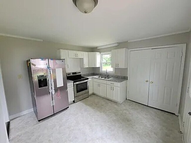 Building Photo - Now Available – Beautifully Remodeled 3BR Home Near Downtown Winston-Salem