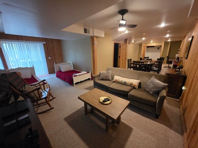 Building Photo - 262 Highland Pike Rd