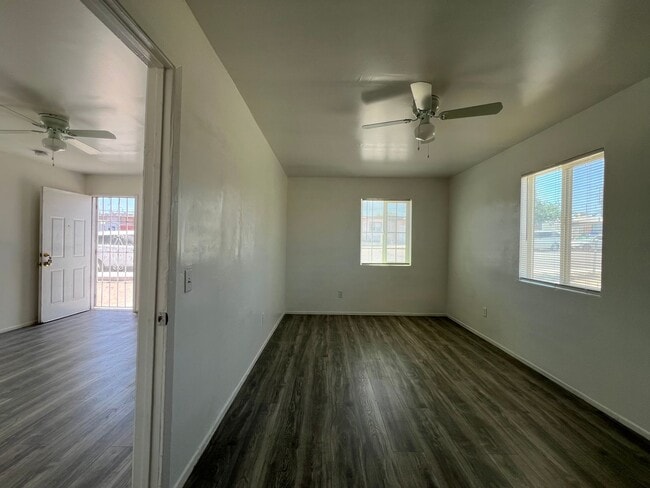 Building Photo - 1 Bedroom 1 Bathroom House with Fenced Yard+