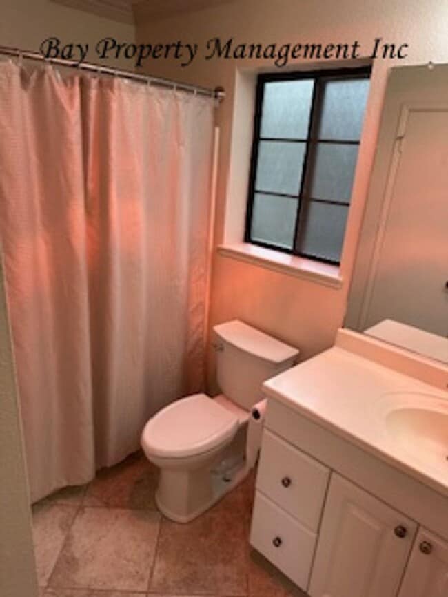 Building Photo - Beautiful Del Rey Oaks condo!