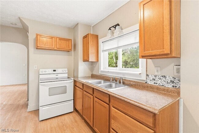 Building Photo - 285 Sumner Ct