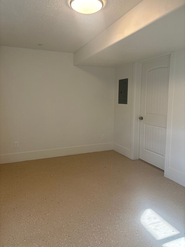 Building Photo - Pet Friendly Townhome in Evanston