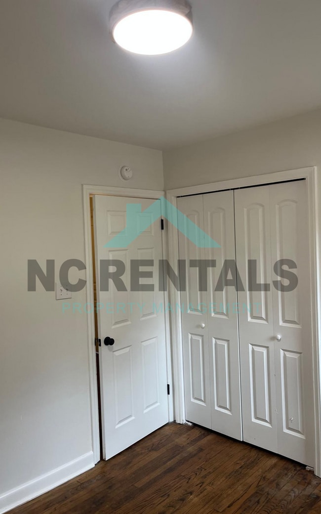 Building Photo - 1212 Red Oak Ave