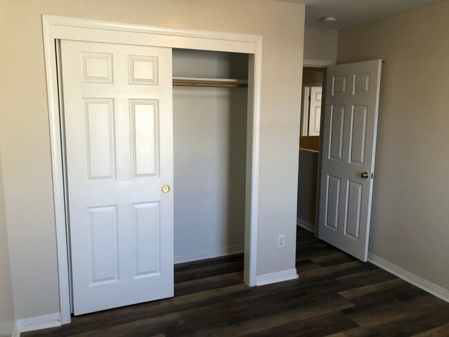 Building Photo - CENTRAL BAKERSFIELD  *FIRST MONTH'S RENT F...