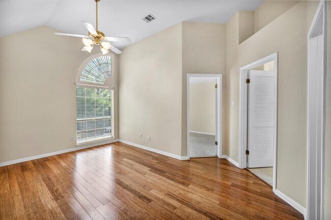 Building Photo - 6806 Thistle Hill Way