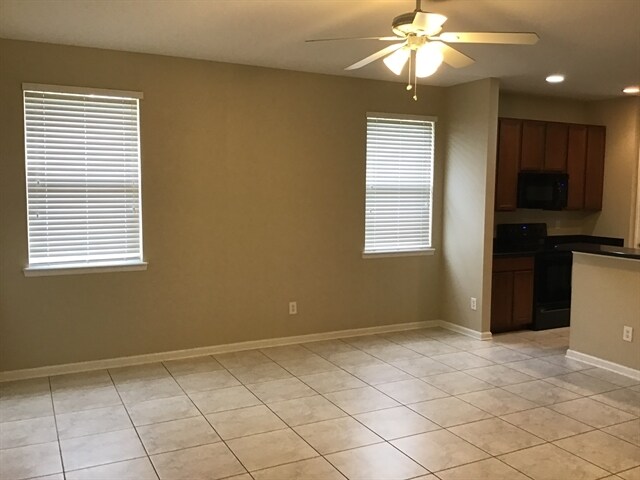 Building Photo - 305 Pine Arbor Cir