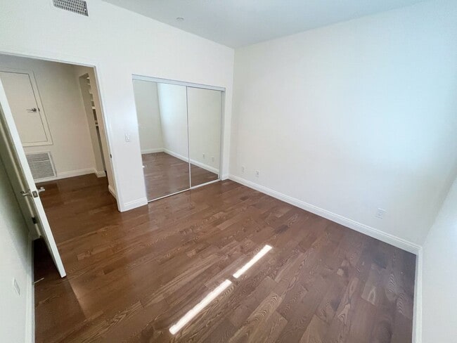 Building Photo - Studio City living at a great price. 3bd/2ba condo, dual parking, water/trash included!