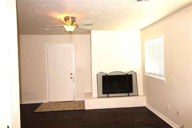 Building Photo - 118 NE 12th St