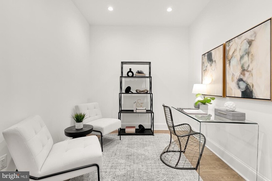 Den / TV room / office - 70 Q St NW