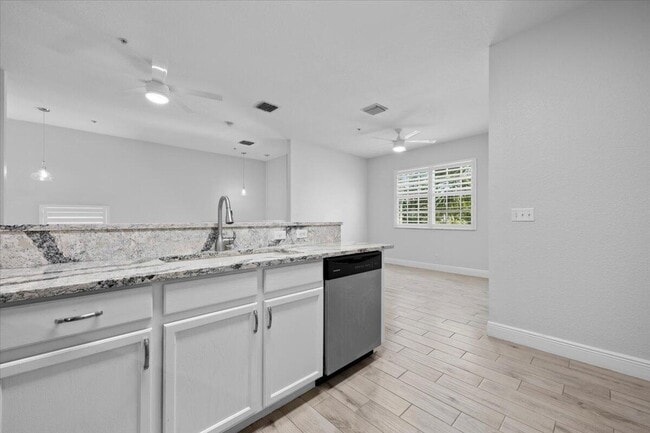 Building Photo - 152 Village Blvd