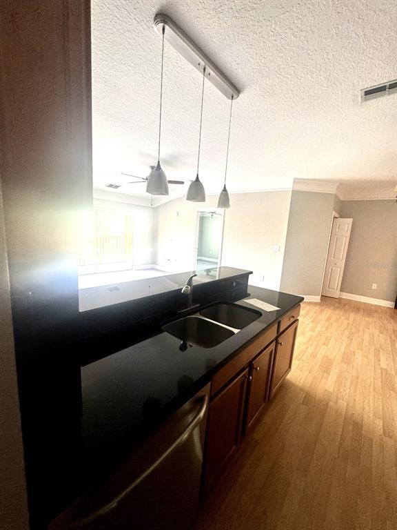 Building Photo - 5483 Vineland Rd