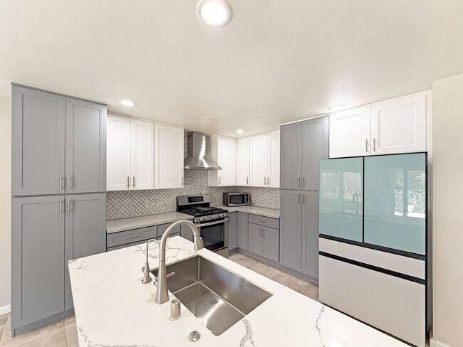 Building Photo - SD: Spacious 4BD/2BA Home in Mira Mesa with Large Backyard, 2-Car Garage & In-Unit Laundry