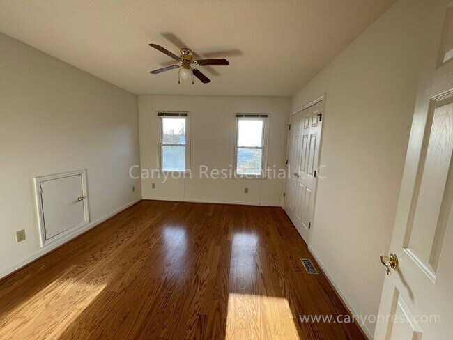 Building Photo - Beautiful 3b2b, ready to move in!