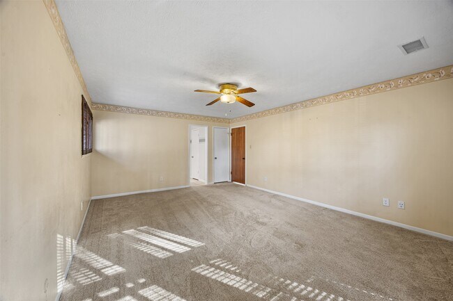 Building Photo - 21422 Park Willow Dr
