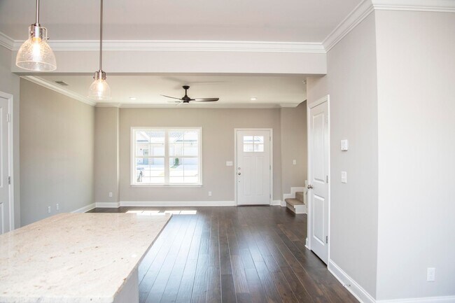 Building Photo - Bellingham Cove Townhome!