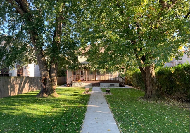 Building Photo - 1017 Main St