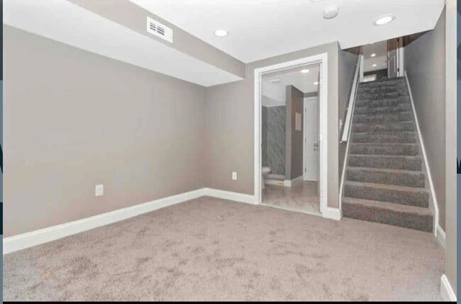 Building Photo - 1112 Rutland Ave