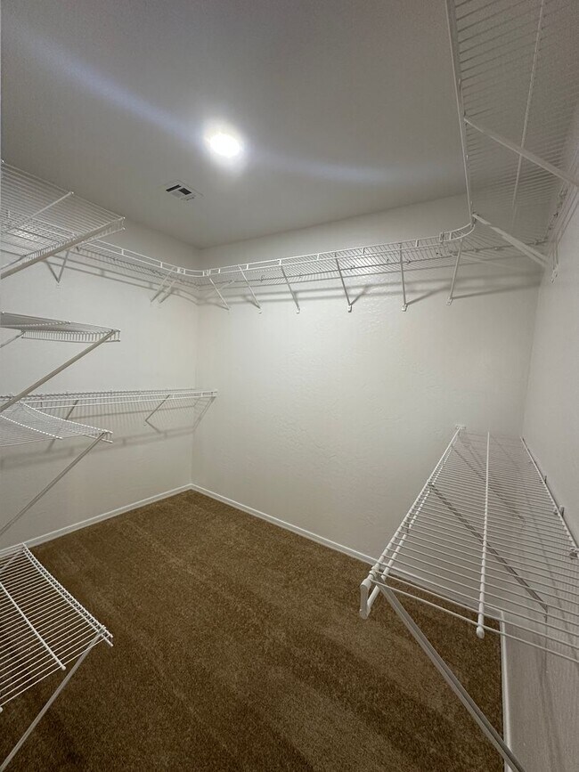 Building Photo - San Tan Valley, 4 bed, 2.5 bath, huge loft, 2300 sqft, 3 car garage