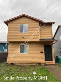 Building Photo - A nice house with 3 beds rooms and 1.5 baths.