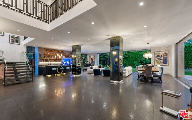 Building Photo - 9663 Santa Monica Blvd