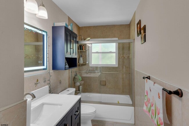 Building Photo - 226 Juniper Ave