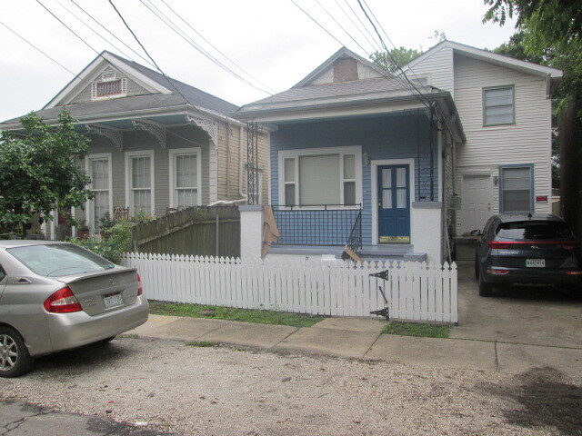 Front of House - 1220 Adams St