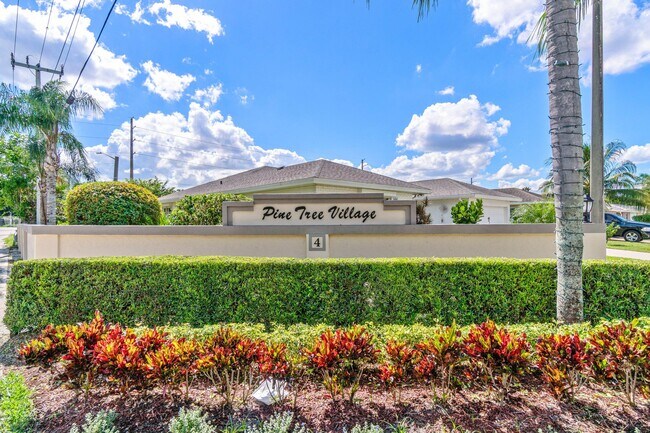Building Photo - 10990 Greentrail Dr S