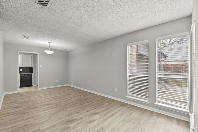 Building Photo - 16310 Cavendish Dr