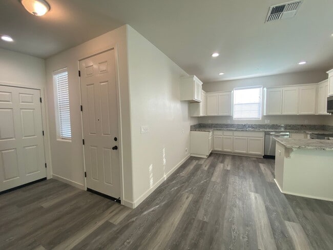 Building Photo - 6782 Jujube Ln