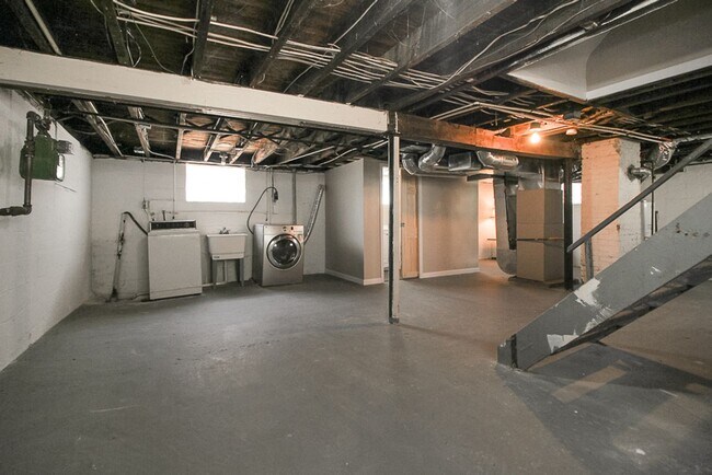 Building Photo - Must See!! Renovated Spacious Single Family House!