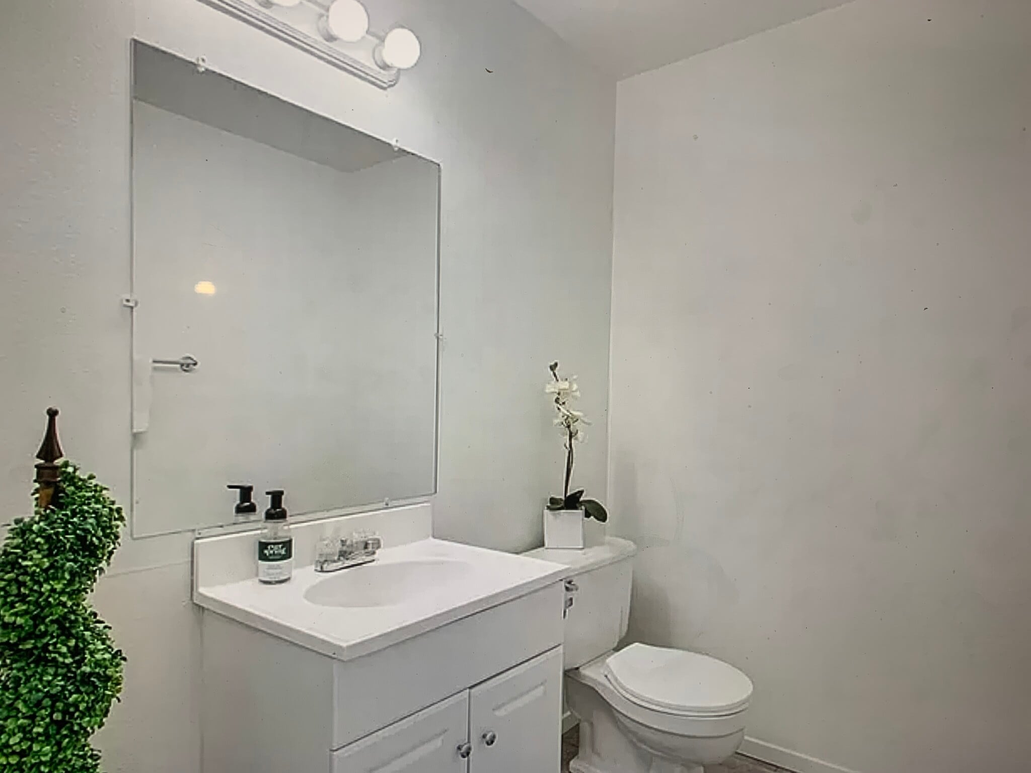 Bathroom 2 - 7095 Burcot Ave