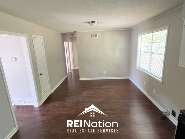 Building Photo - COZY & CLEAN! 3BR Memphis Value | Hardwoods & Open Kitchen | Fenced Yard!