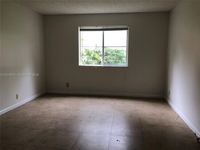Building Photo - 9855 Westview Dr