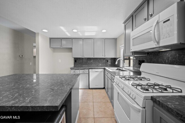 Building Photo - 43007 Pearlwood Dr