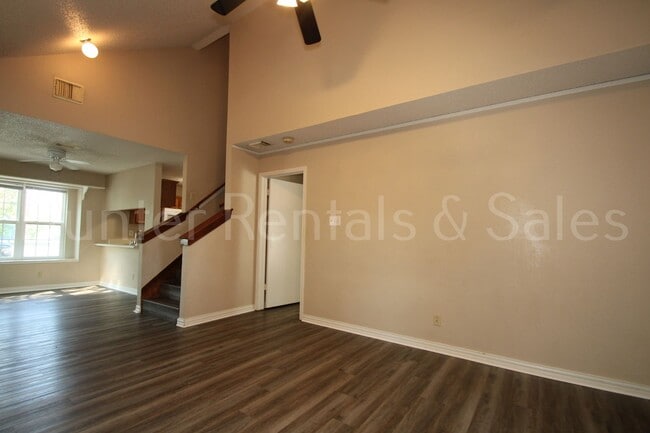 Building Photo - Two Story Willowsprings Home