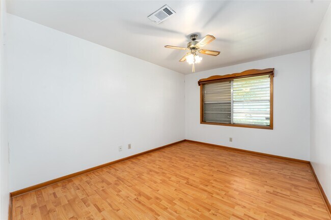 Building Photo - 5618 Avenue M 1/2