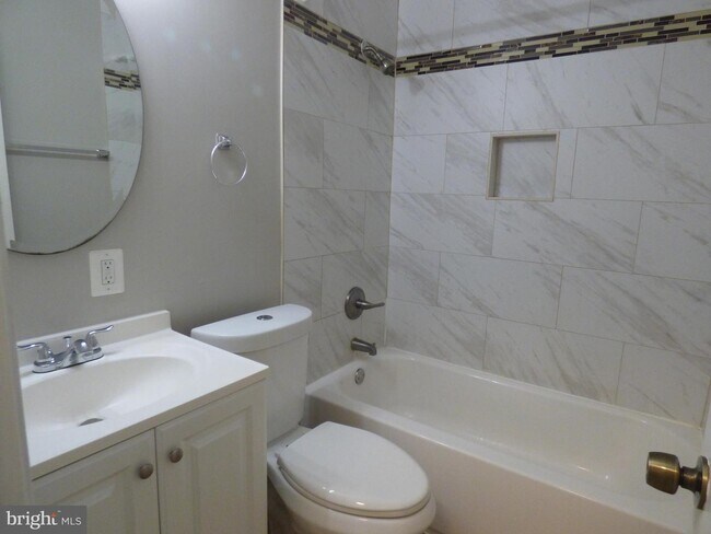 Building Photo - 1204 Westview Terrace