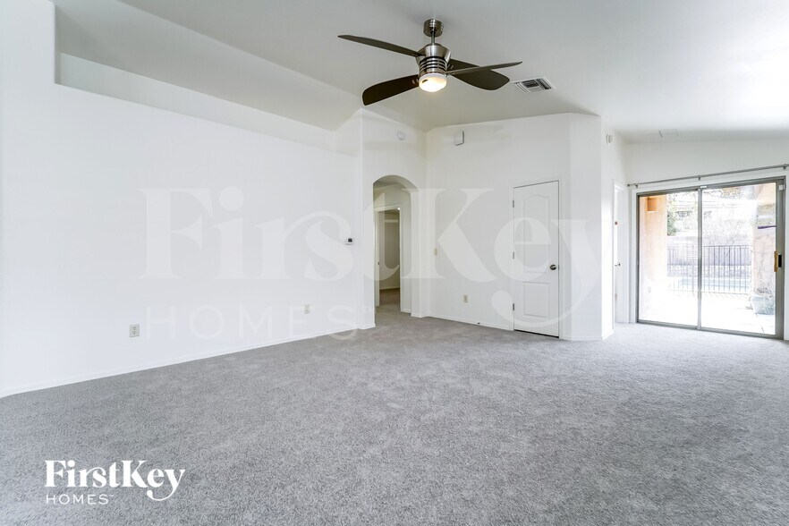 Building Photo - 8711 N Moonfire Dr