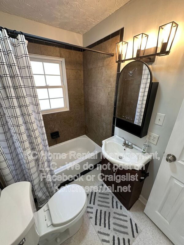 Building Photo - 2010 Bunker Ave