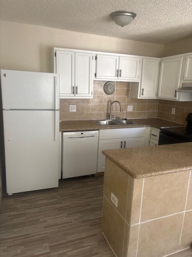 Building Photo - 4223 Zavala St