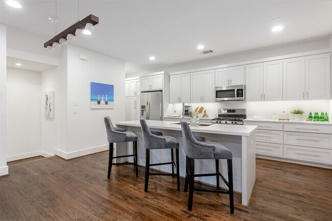 Building Photo - 5602 Lindell Ave