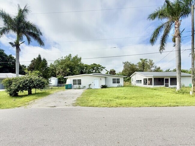 Primary Photo - 2125 Mark Ave