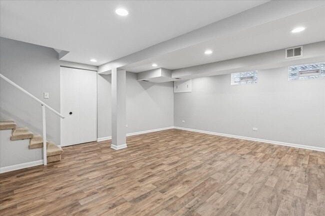 Building Photo - 1614 Main St